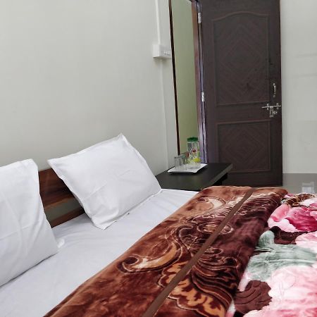 Hotel Pine Leaf 甘托克 外观 照片