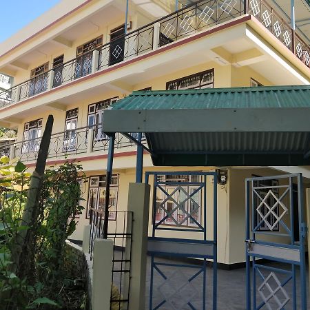 Hotel Pine Leaf 甘托克 外观 照片