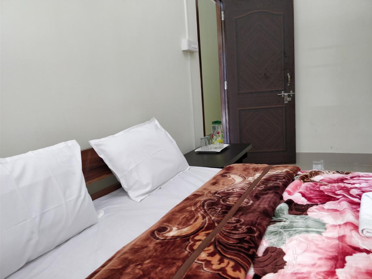 Hotel Pine Leaf 甘托克 外观 照片