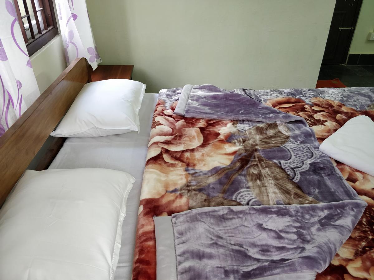 Hotel Pine Leaf 甘托克 外观 照片