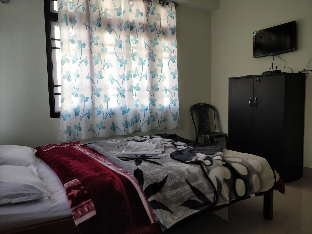 Hotel Pine Leaf 甘托克 外观 照片