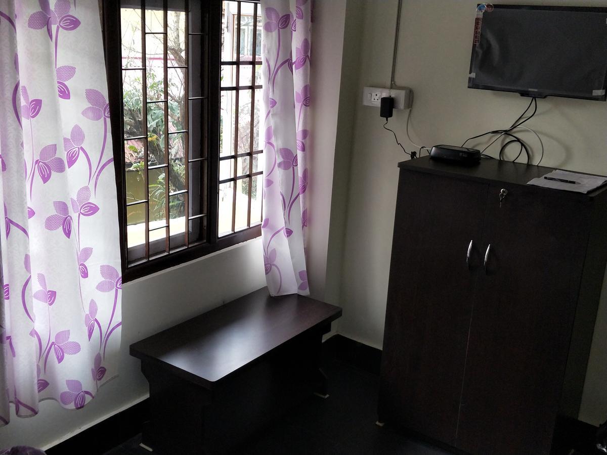 Hotel Pine Leaf 甘托克 外观 照片