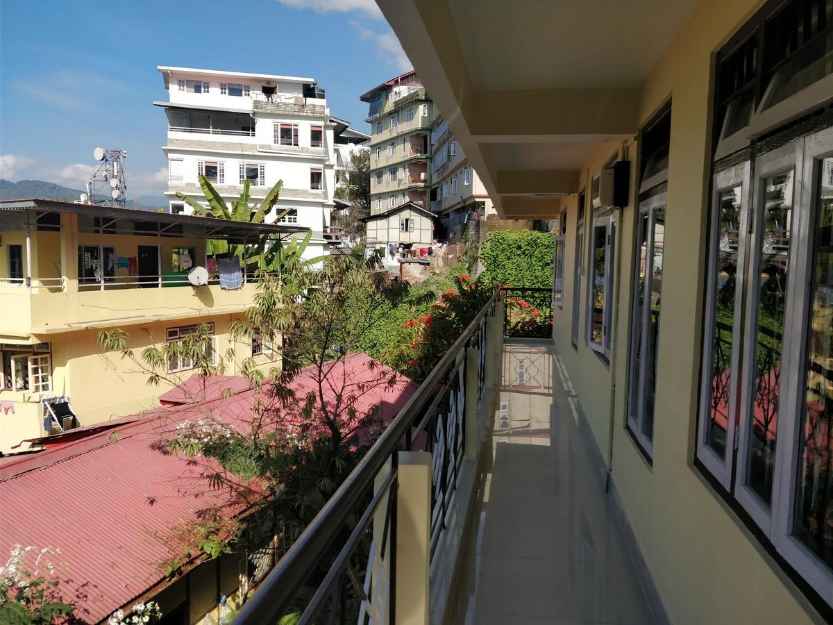 Hotel Pine Leaf 甘托克 外观 照片